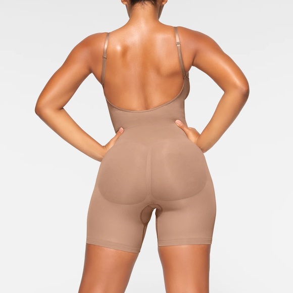 SKIMS Seamless Sculpt Low Back Mid Thigh Bodysuit - Picture 2 of 6